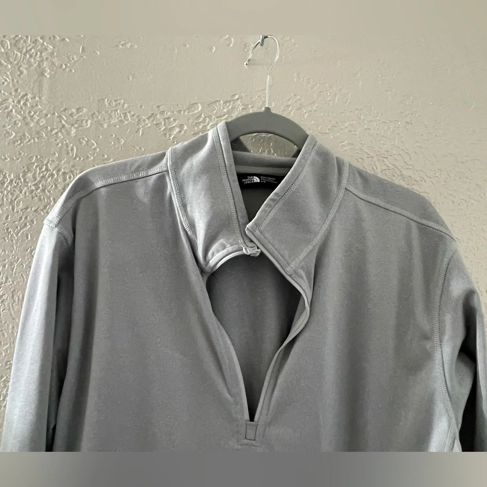 The North‎ Face Men’s Light Gray Quarter-Zip Pullover Size Large